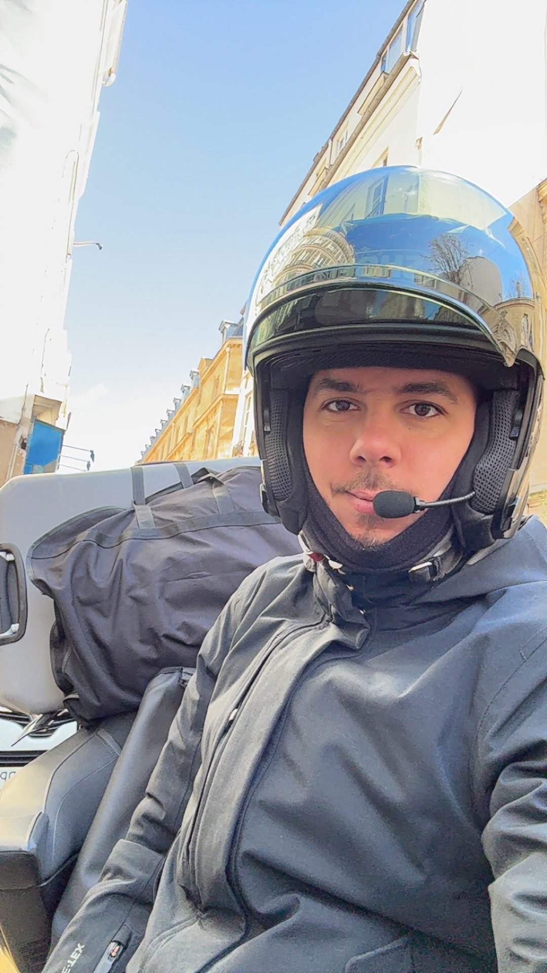 Votre chauffeur taxi moto à Paris — équipement professionnel et Honda Goldwing
